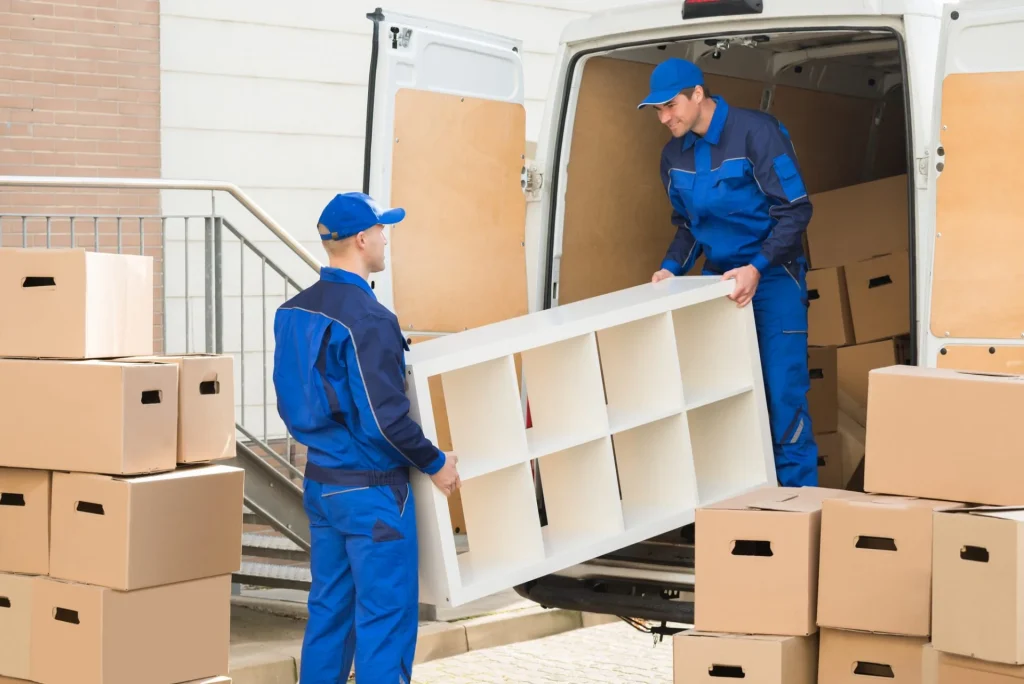 How Do Movers Plan for Unexpected Delays During Residential Moves